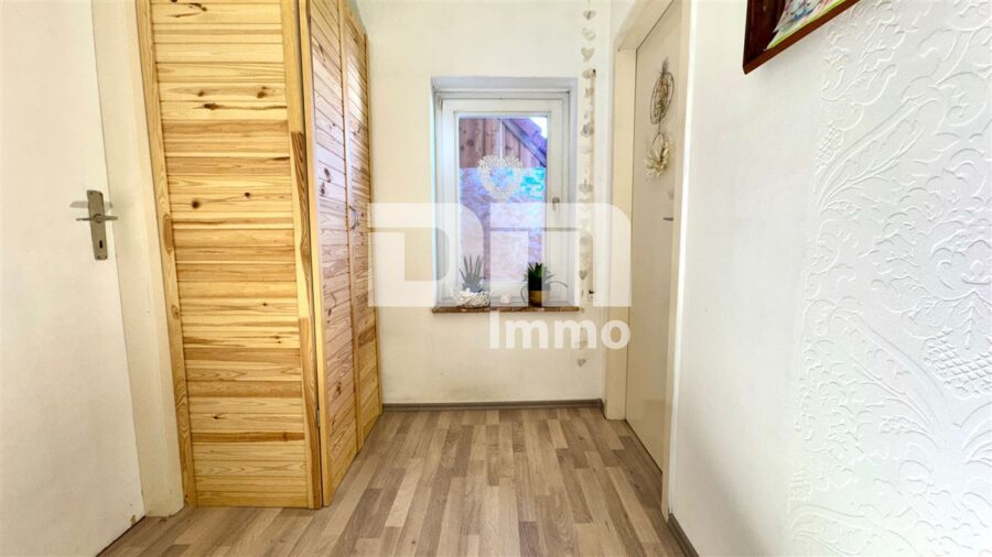 (R)eserviert!Stilvoll modernisiertes Einfamilienhaus mit Garage + Nebengebäude und Terrasse - OG Flur / Diele 2